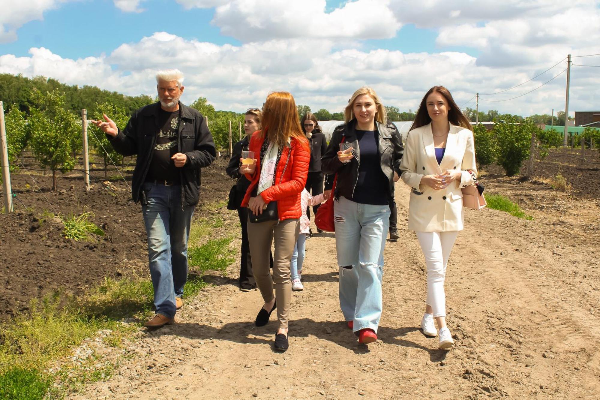 The Village Wine Chernyakhov المظهر الخارجي الصورة